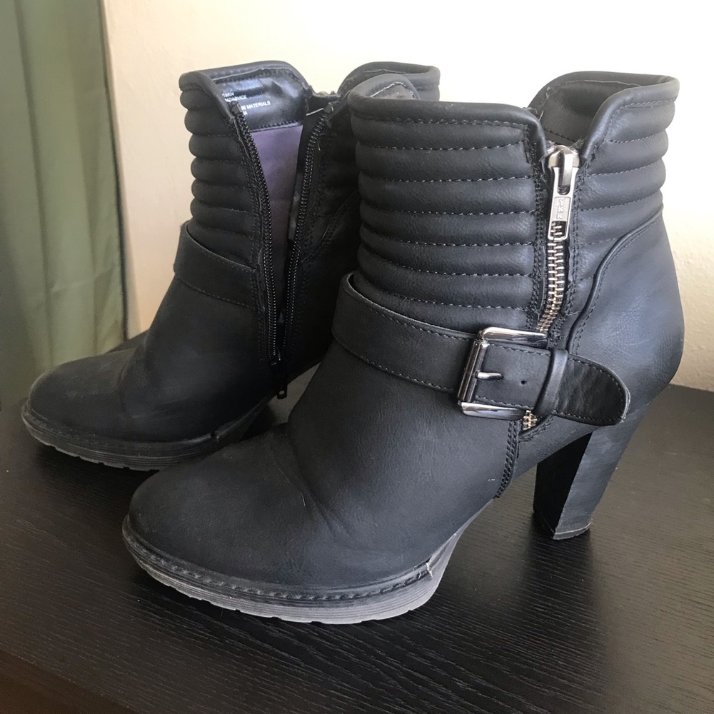 White Mountain heeled booties